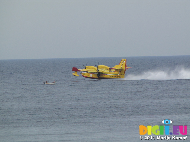 SX19793 Fire airplane taking in water